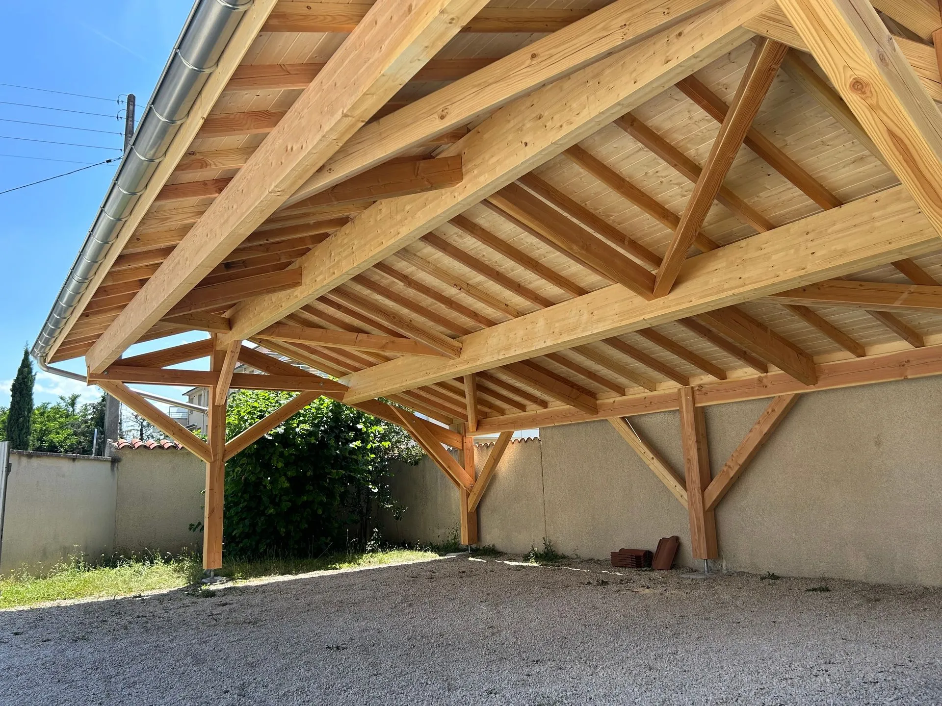 Du carport au hangar 4 places.
